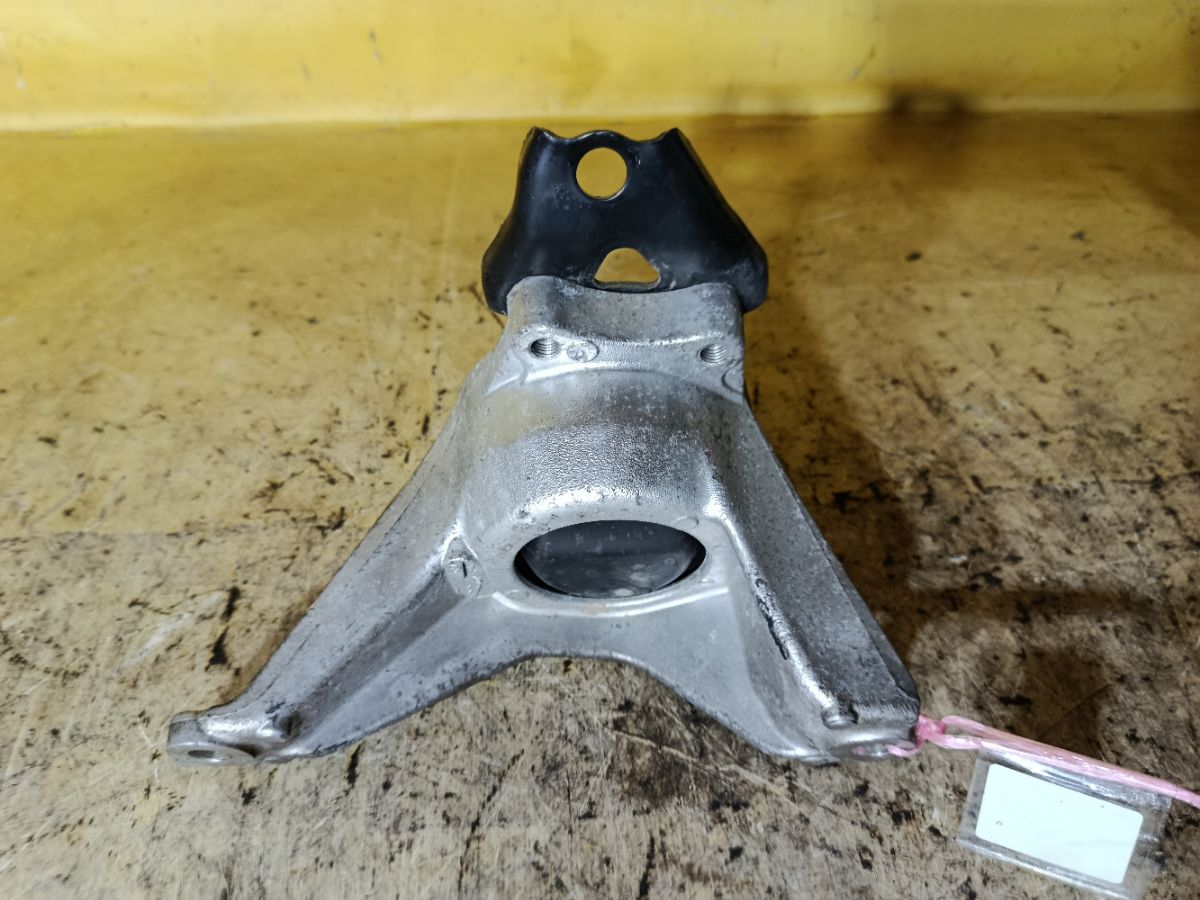 Подушка двигателя на Honda Stream RN6 R18A Фото 3