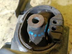 Подушка двигателя на Toyota Noah AZR65G 1AZ-FSE Фото 2