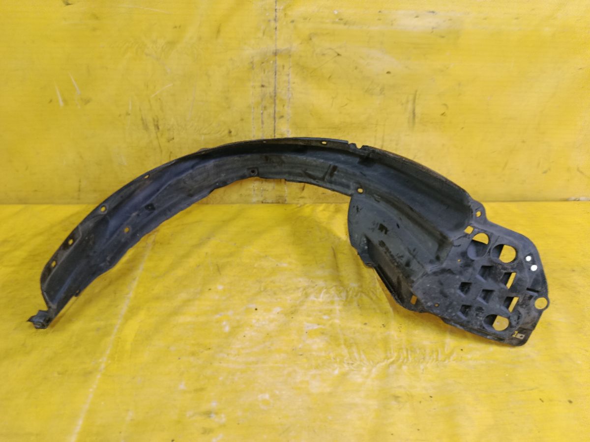 Подкрылок на Honda Stream RN6 R18A Фото 1