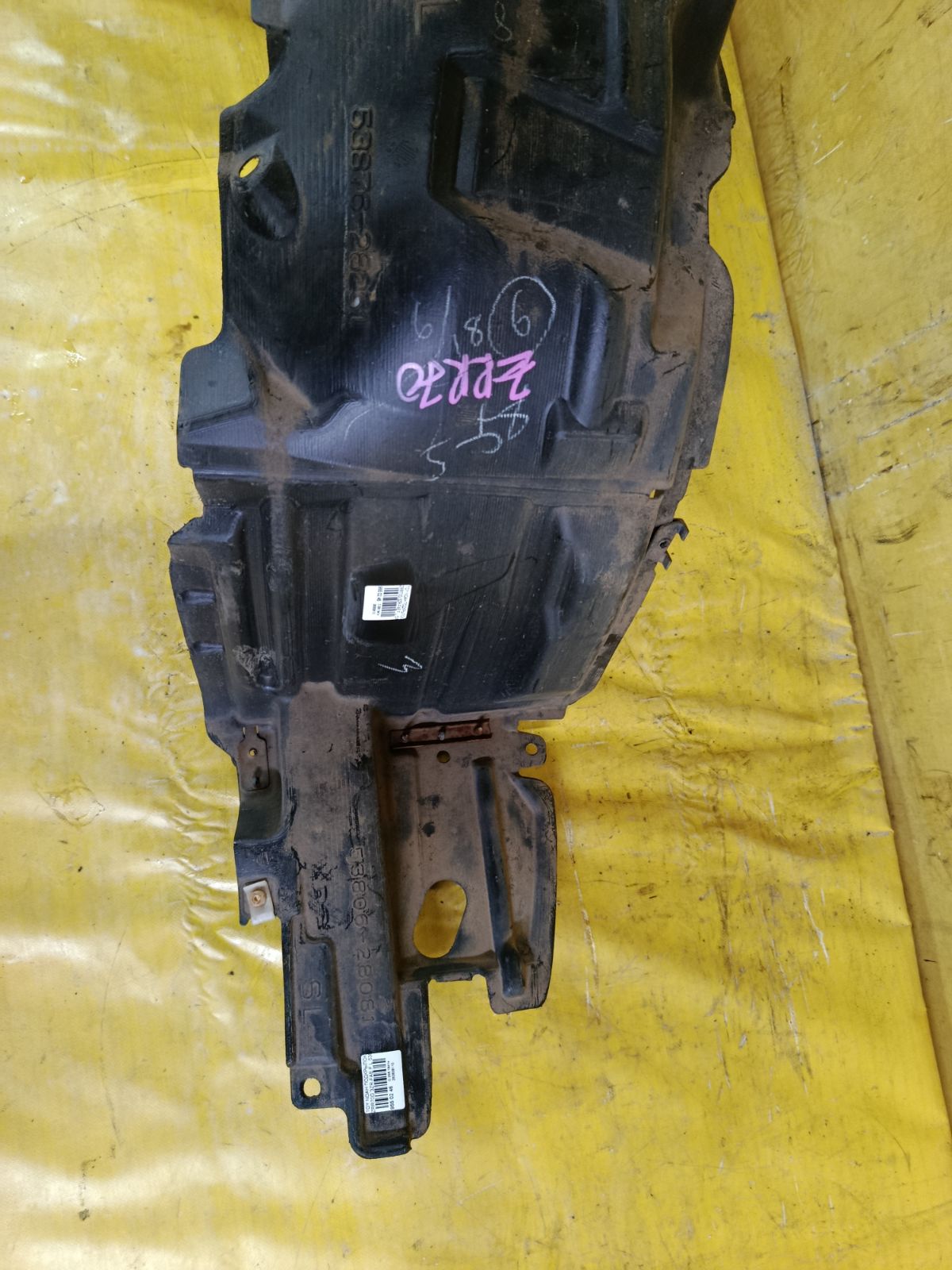 Подкрылок 53876-28251 на Toyota Noah ZRR70G 3ZR-FAE Фото 2