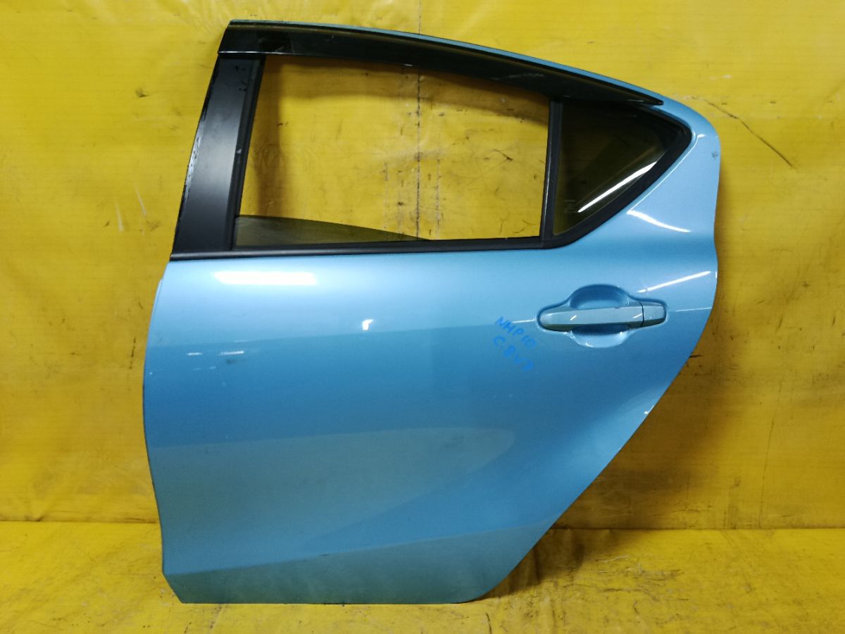 Дверь боковая на Toyota Aqua NHP10 Фото 1
