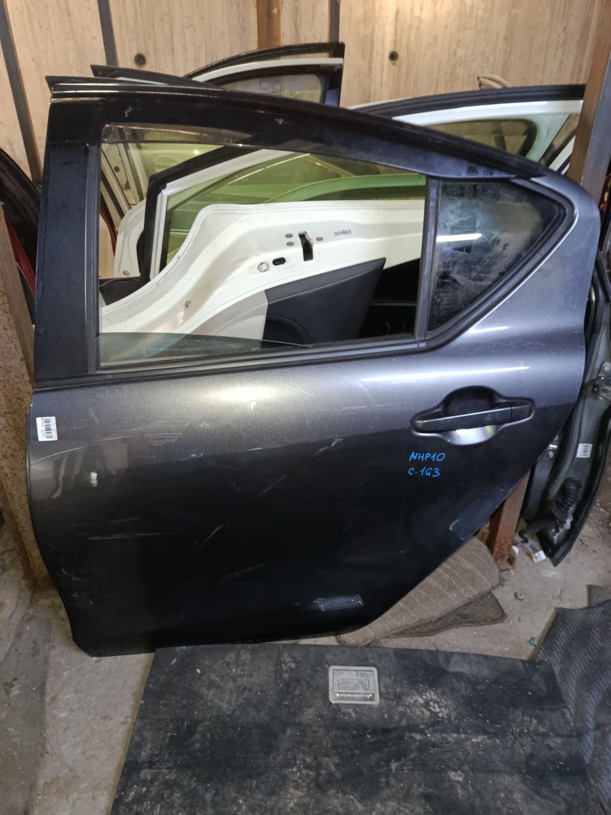 Дверь боковая на Toyota Aqua NHP10 Фото 1