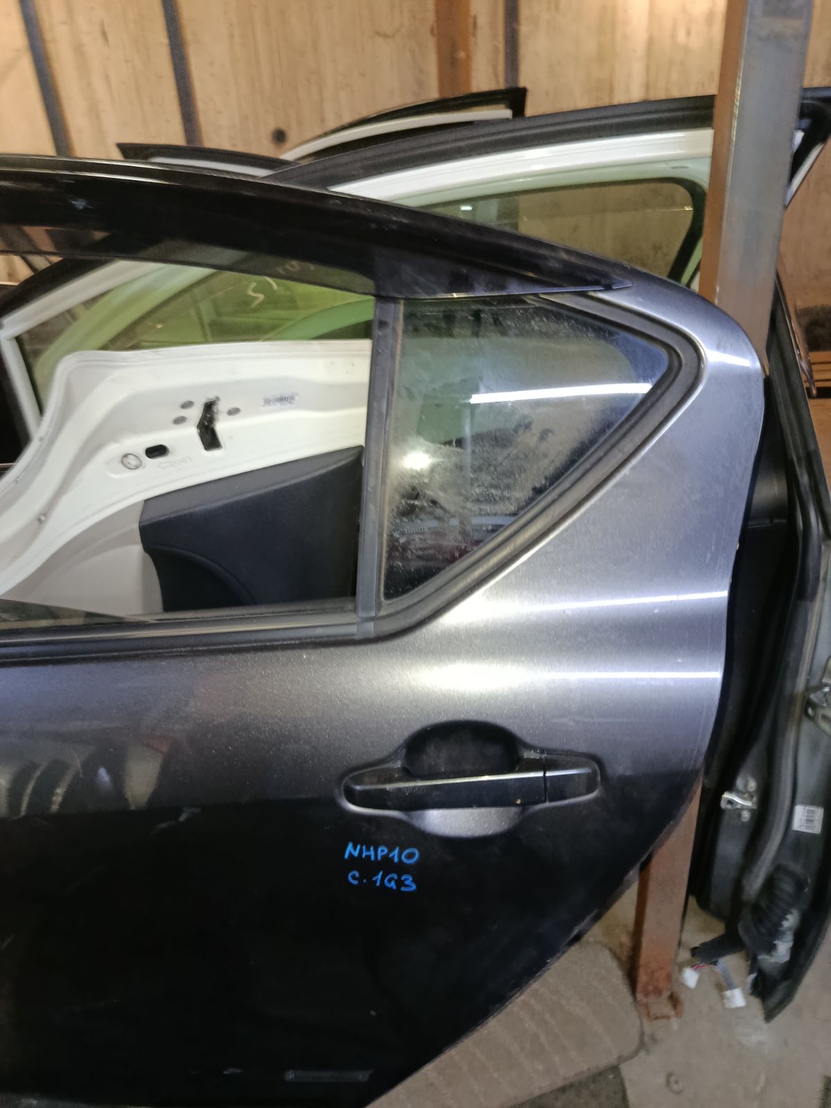 Дверь боковая на Toyota Aqua NHP10 Фото 4
