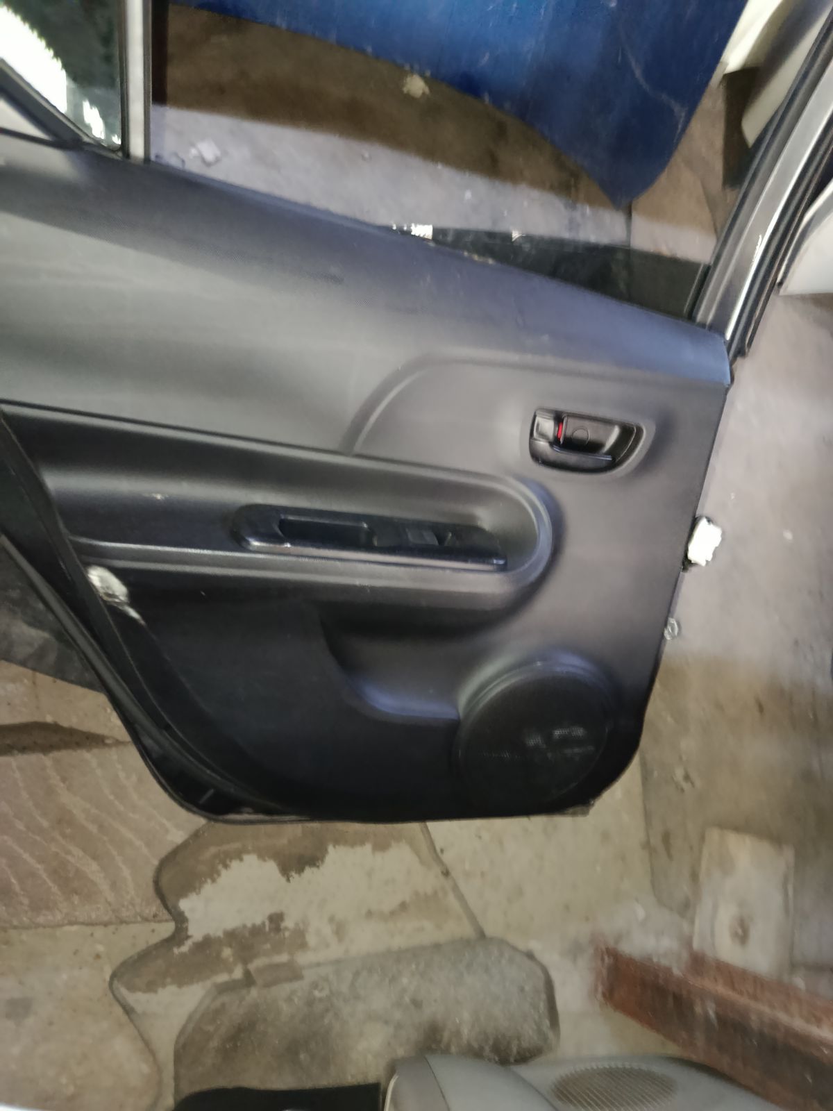 Дверь боковая на Toyota Aqua NHP10 Фото 5