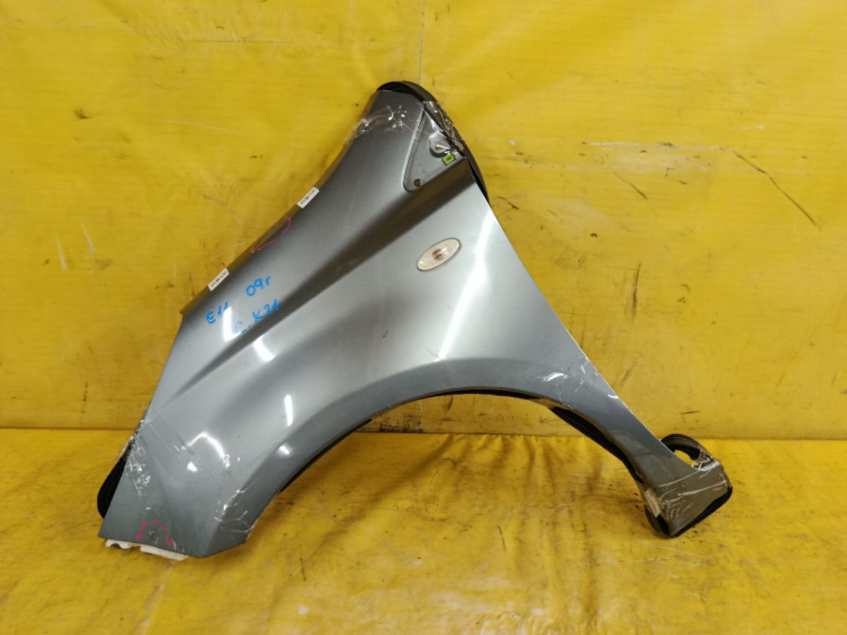 Крыло переднее на Nissan Note E11 Фото 1