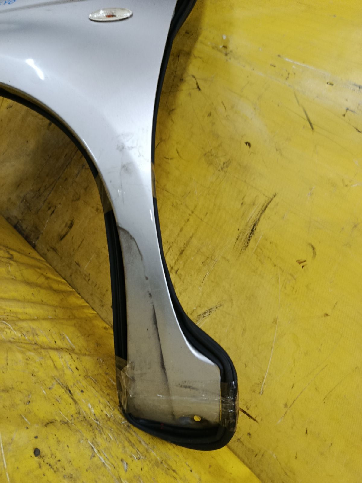 Крыло переднее на Nissan Note E11 Фото 2