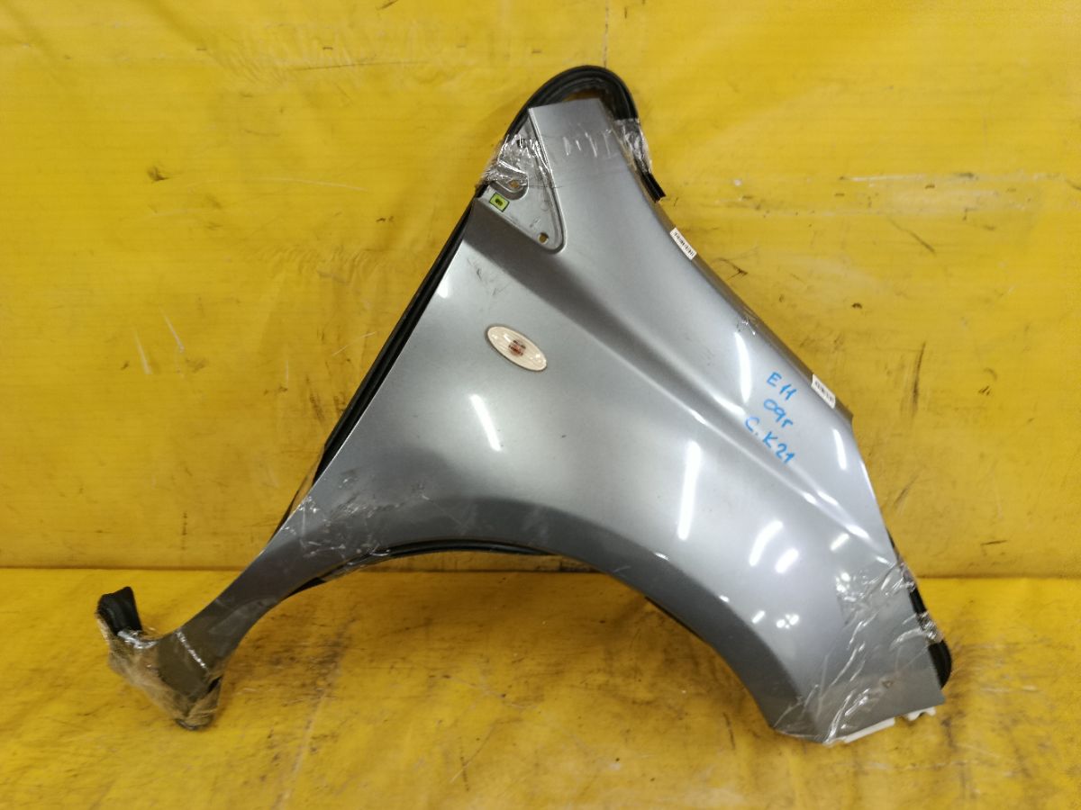 Крыло переднее на Nissan Note E11 Фото 1
