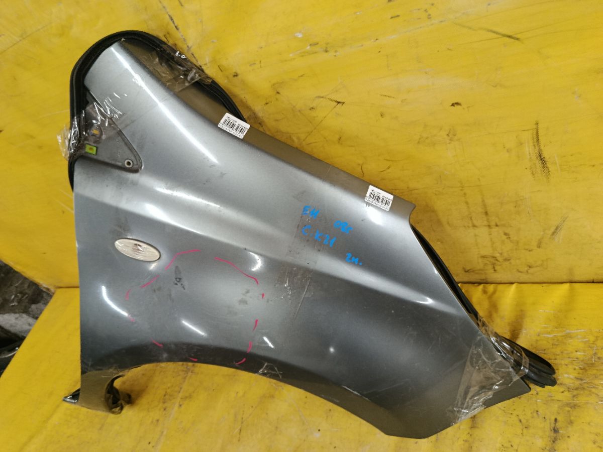 Крыло переднее на Nissan Note E11 Фото 2