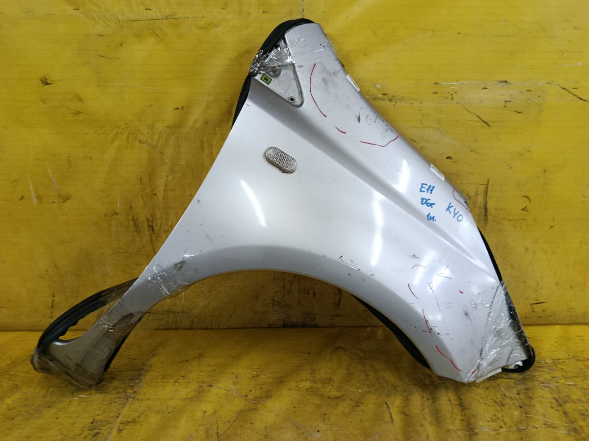 Крыло переднее на Nissan Note E11 Фото 1