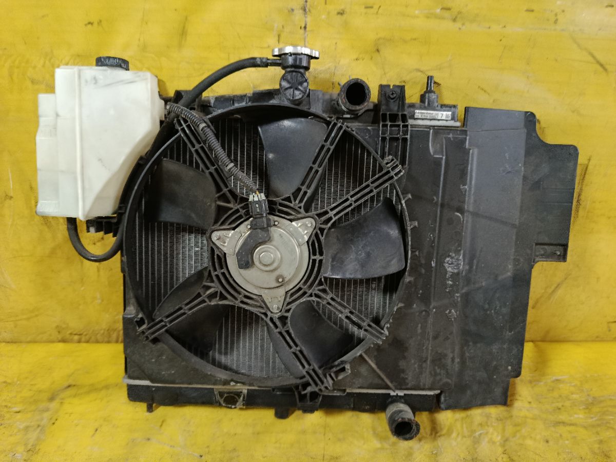 Радиатор ДВС на Nissan Note E11 HR15DE Фото 2