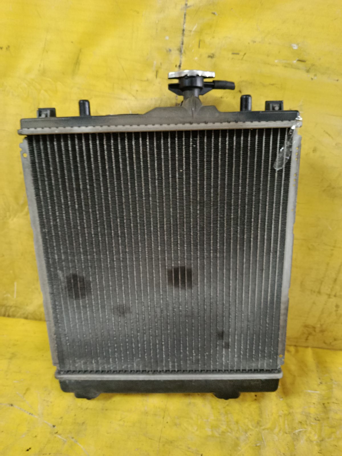 Радиатор ДВС на Suzuki Swift HT51S M13A Фото 1