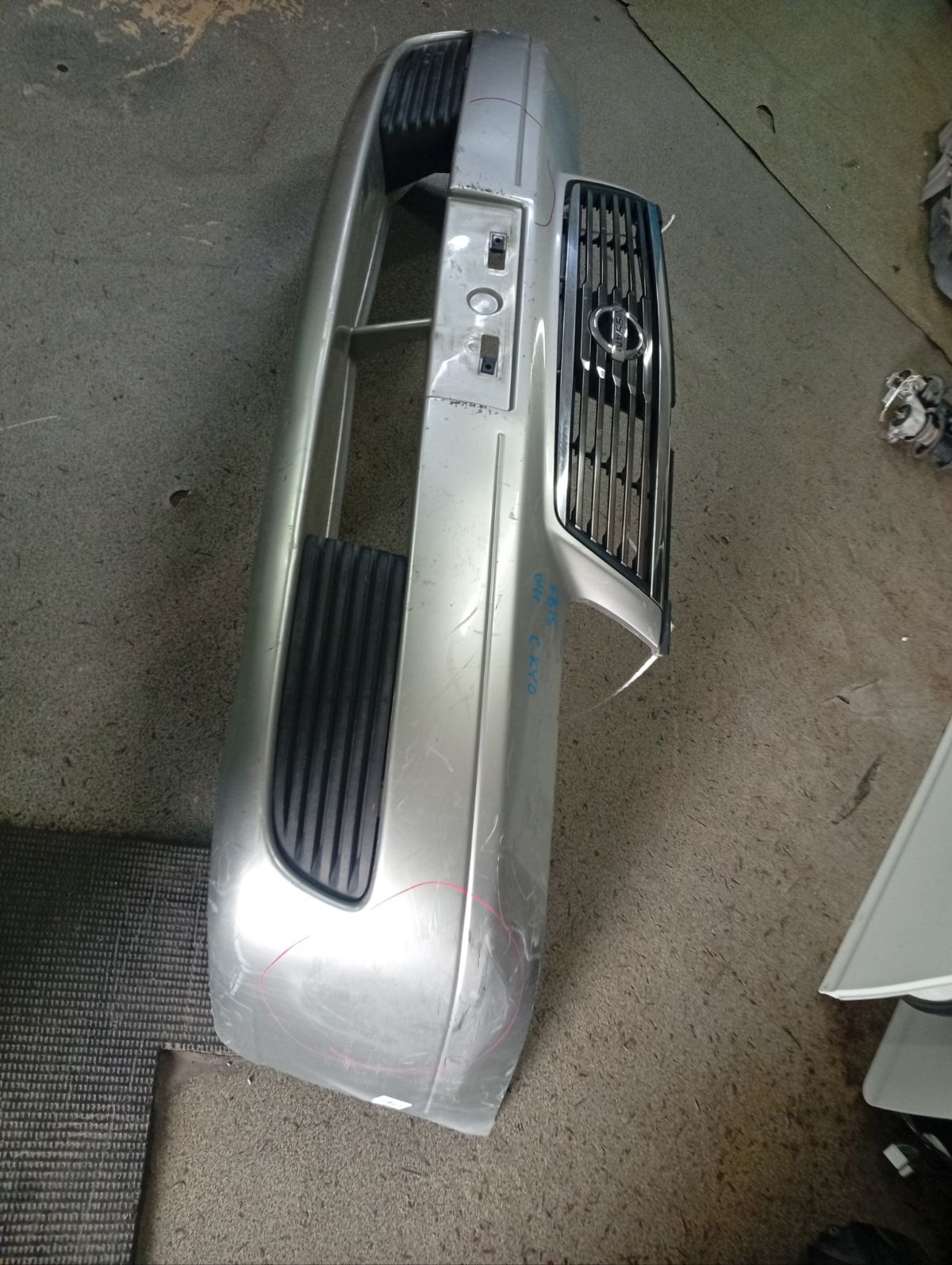 Бампер 62022-8N040 на Nissan Sunny FB15 Фото 11