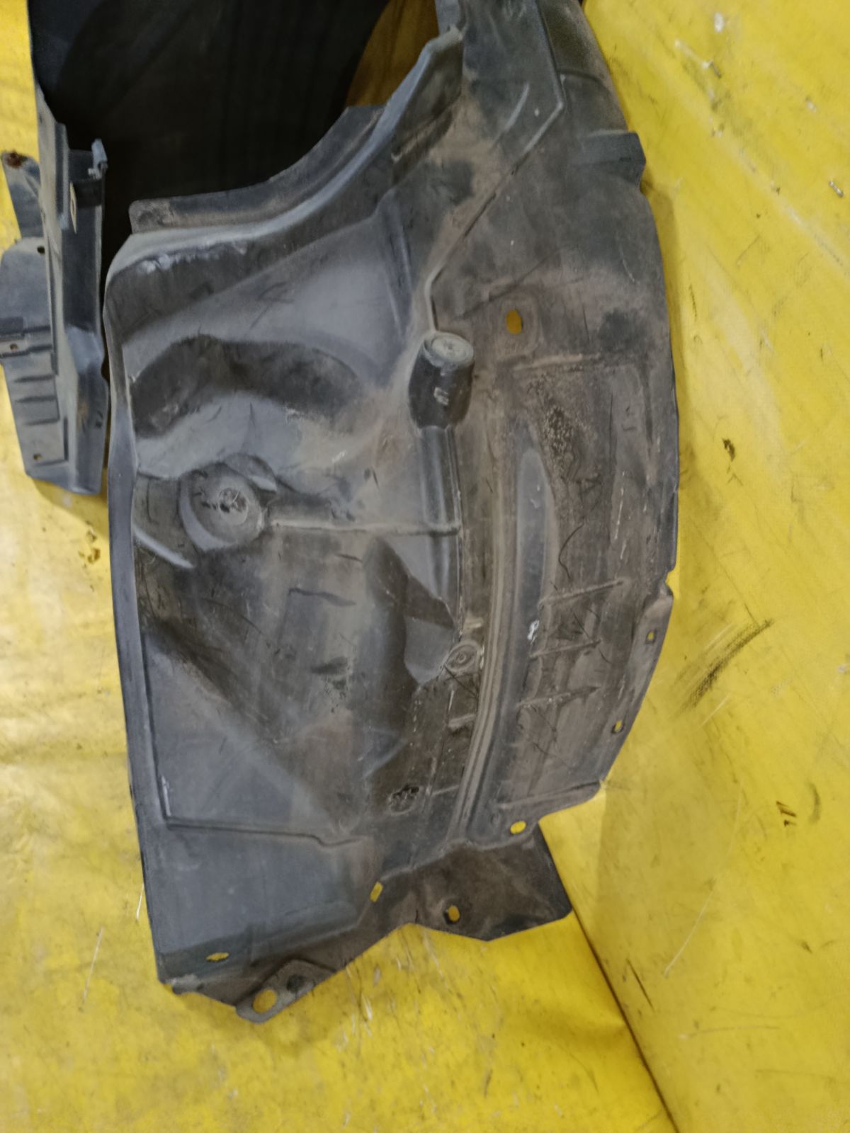 Подкрылок 63842-ED05D на Nissan Tiida C11 HR15DE Фото 3