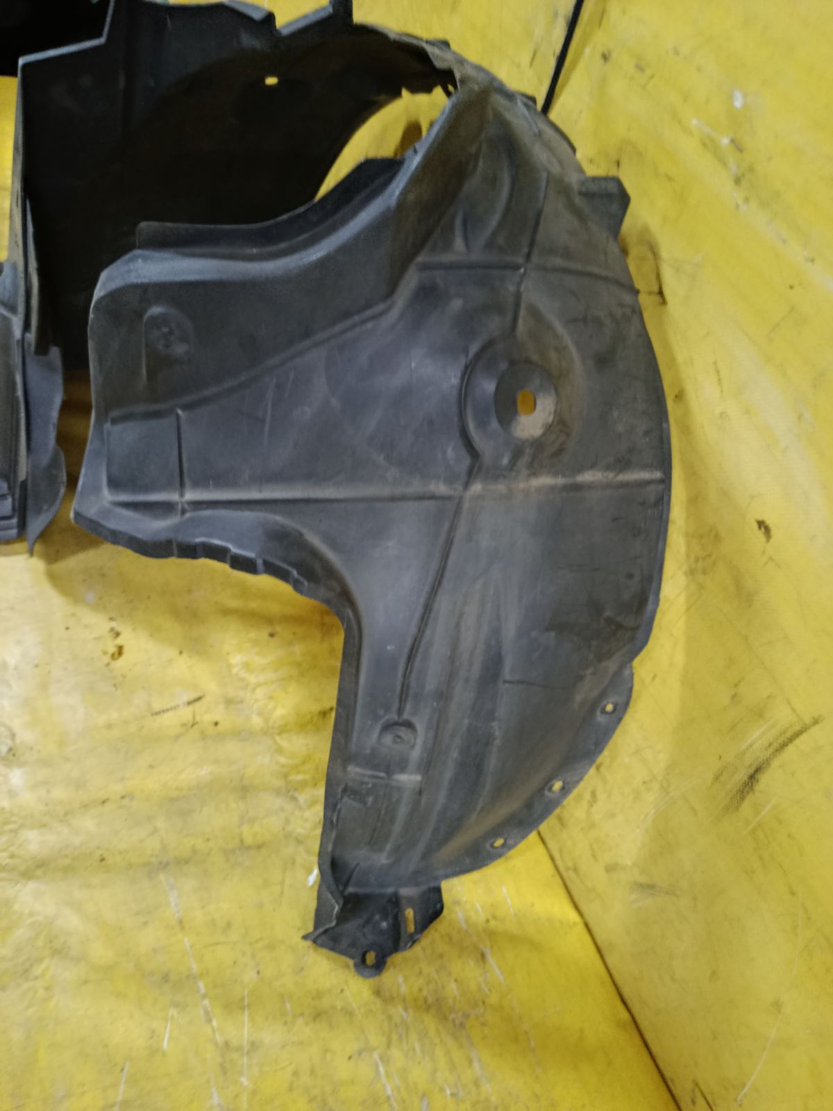 Подкрылок 63840-1U600, 212630, 2711FP1, 2711FP1T, 63840-8Y20A, 63840-9U000, 63840-9U20A, 63840-9U20B, 638429U000, 8400-618, 915.NS11115R, 974592, DS11174AR, DT501016L0R00, FP 5013 388, NNNOT06-300-R, NNNOT06300R, NNNOT06301R, PDS11174AR, ST-DTE1-016L-1 на Nissan Note E11 HR15DE Фото 4