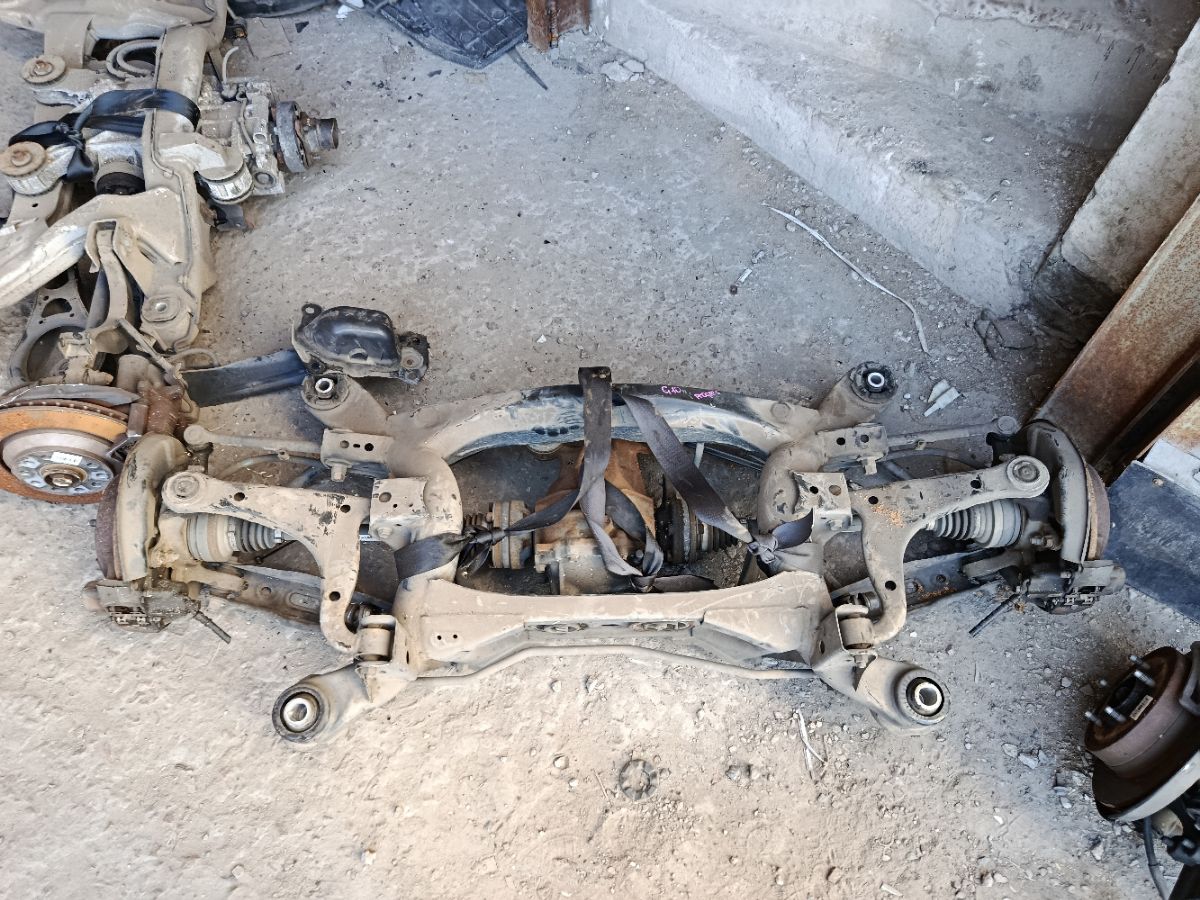 Балка подвески 51206-51030, 51206-53020 на Toyota Progres JCG10 1JZ-FSE Фото 1