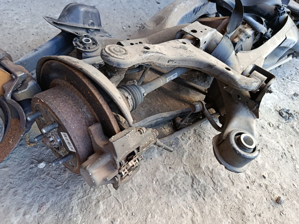 Балка подвески 51206-51030, 51206-53020 на Toyota Progres JCG10 1JZ-FSE Фото 2