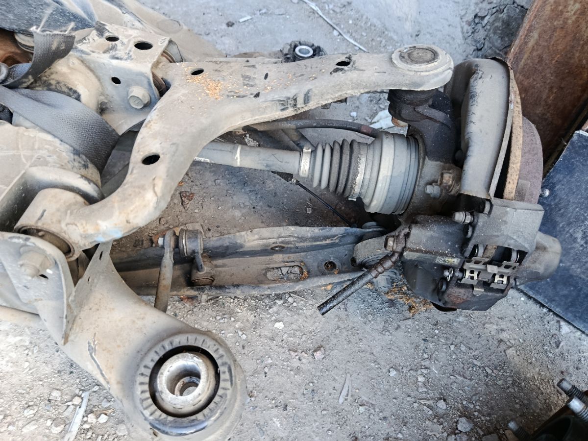Балка подвески 51206-51030, 51206-53020 на Toyota Progres JCG10 1JZ-FSE Фото 6