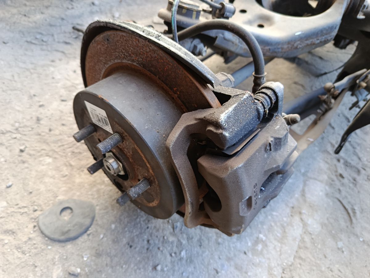 Балка подвески на Subaru Impreza GP3 FB16 Фото 3