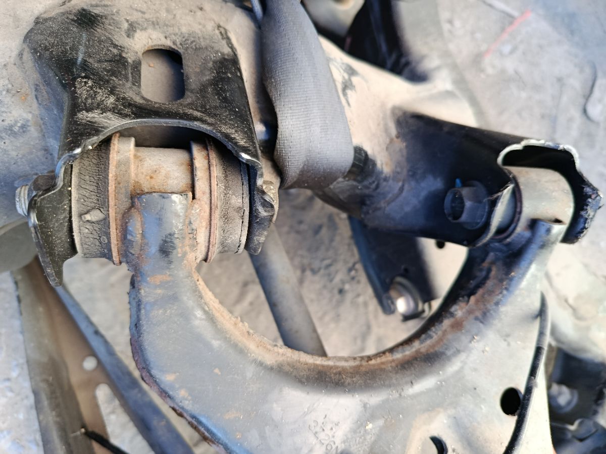 Балка подвески на Subaru Impreza GP3 FB16 Фото 9