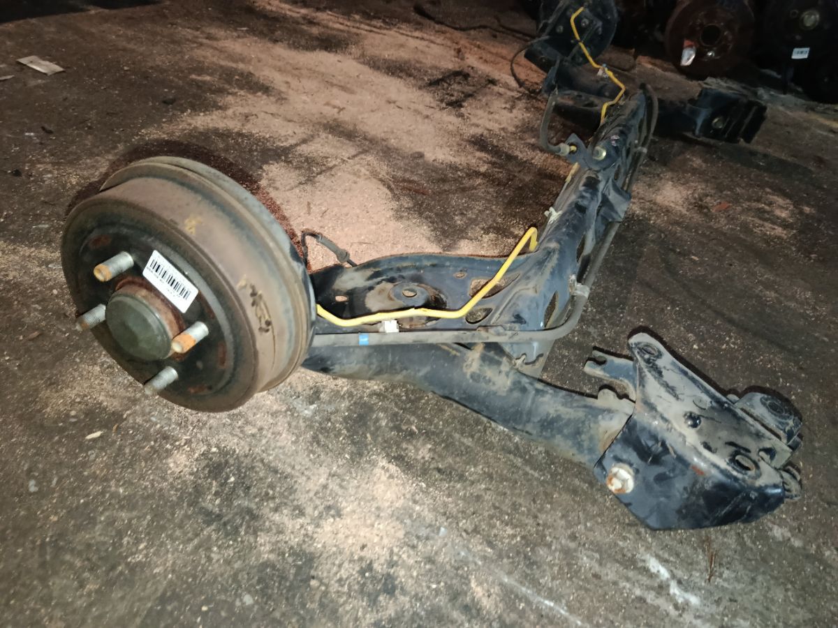 Балка подвески на Nissan Note E11 HR15DE Фото 2