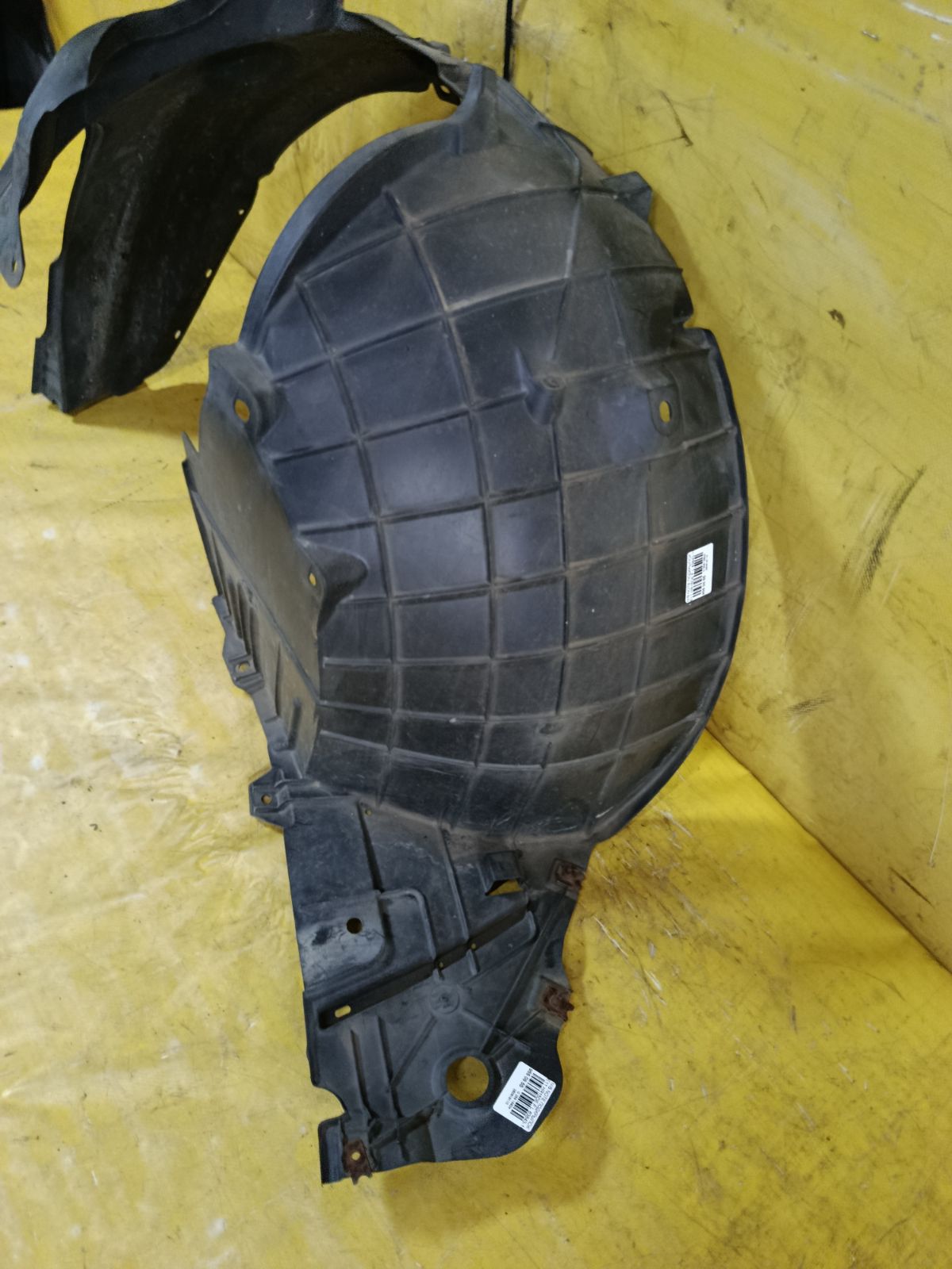 Подкрылок 63843-1U600, 212629, 2711FL-1B, 2711FL1, 2711FL1T, 63841-9U20A, 63841-9U20B, 63843-9U000, 915.NS11115L, 974591, DS11174AL, IK-1217, ST-DTE1-016L-2 на Nissan Note E11 HR15DE Фото 2