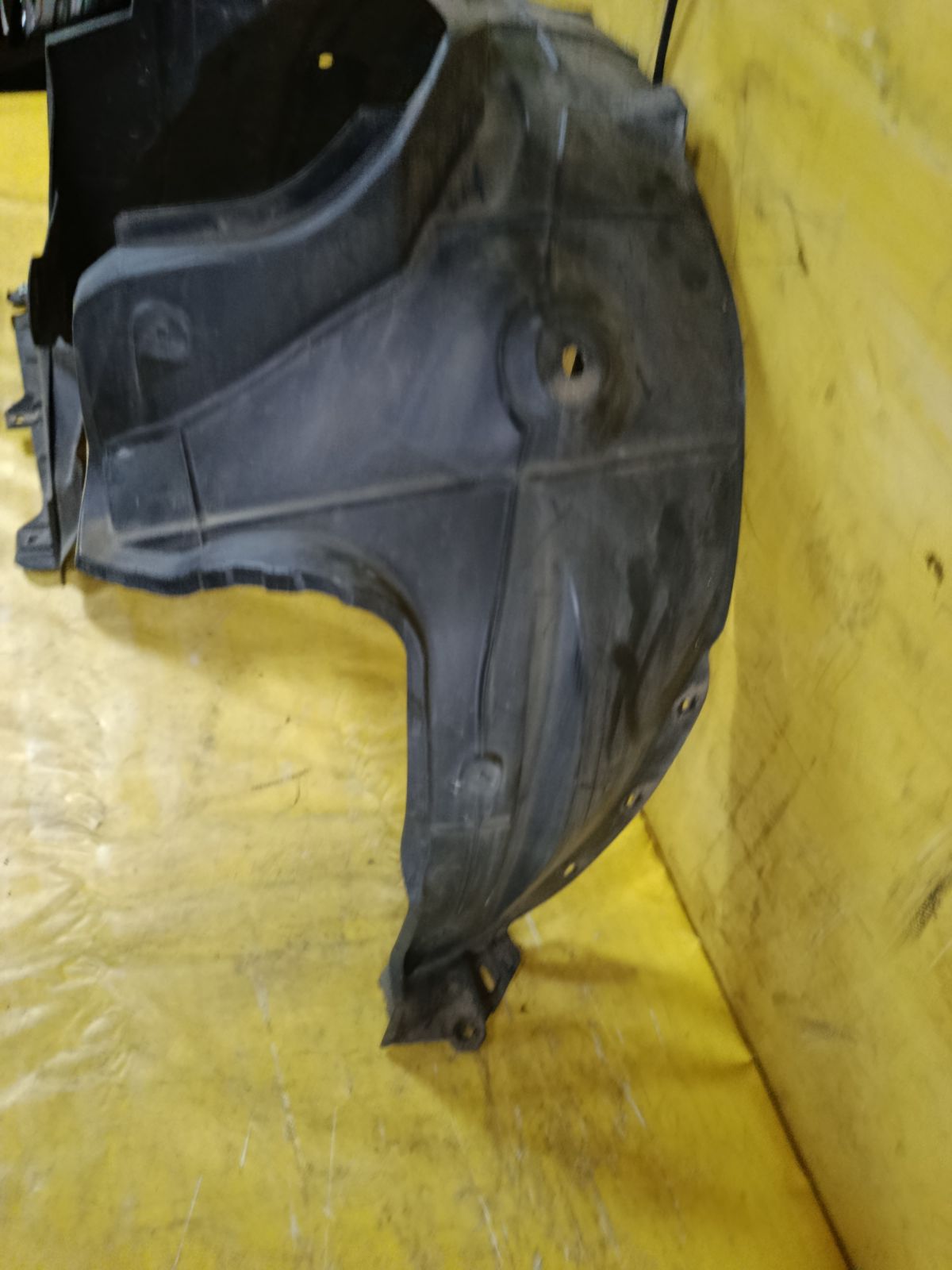 Подкрылок 63840-1U600, 212630, 2711FP1, 2711FP1T, 63840-8Y20A, 63840-9U000, 63840-9U20A, 63840-9U20B, 638429U000, 8400-618, 915.NS11115R, 974592, DS11174AR, DT501016L0R00, FP 5013 388, NNNOT06-300-R, NNNOT06300R, NNNOT06301R, PDS11174AR, ST-DTE1-016L-1 на Nissan Note E11 HR15DE Фото 4