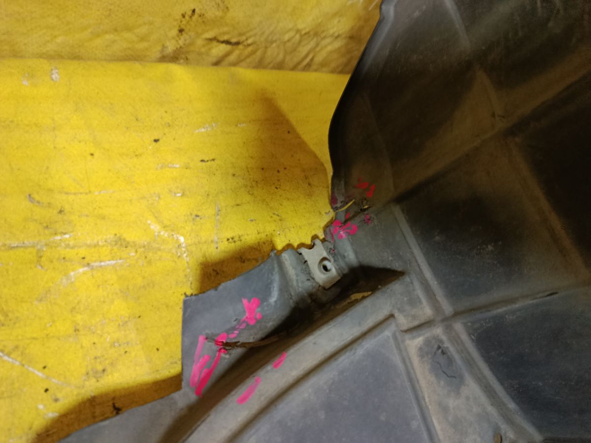 Подкрылок 63840-ED05C на Nissan Tiida C11 HR15DE Фото 4