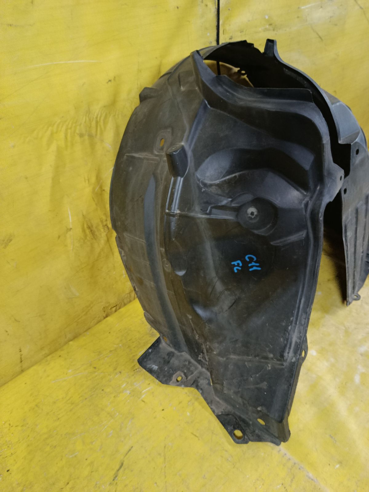 Подкрылок 63843-ED05D на Nissan Tiida C11 HR15DE Фото 4