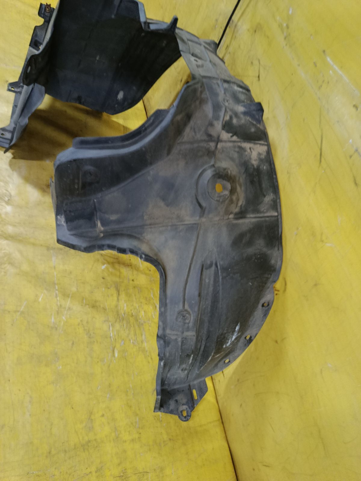 Подкрылок 63840-1U600, 212630, 2711FP1, 2711FP1T, 63840-8Y20A, 63840-9U000, 63840-9U20A, 63840-9U20B, 638429U000, 8400-618, 915.NS11115R, 974592, DS11174AR, DT501016L0R00, FP 5013 388, NNNOT06-300-R, NNNOT06300R, NNNOT06301R, PDS11174AR, ST-DTE1-016L-1 на Nissan Note E11 HR15DE Фото 2