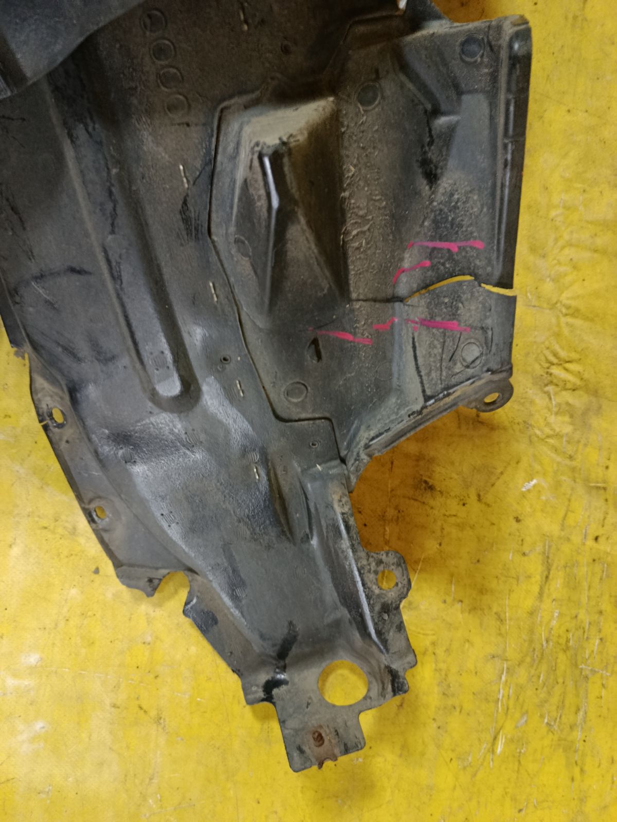 Подкрылок 63843-AQ000, 63845-AQ000 на Nissan Stagea M35 VQ25DD Фото 4