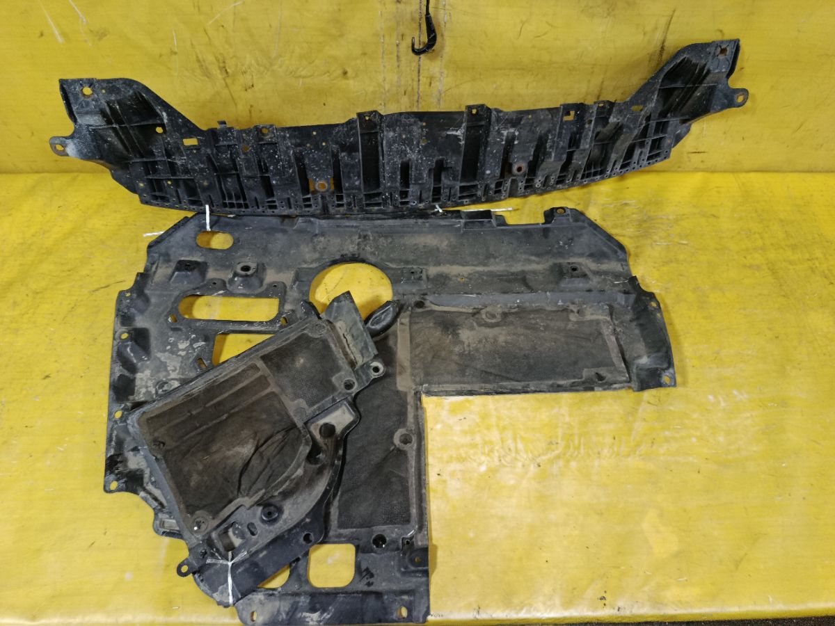 Защита двигателя 51410-76013, 52618-47010 на Toyota Prius ZVW30 2ZR-FXE Фото 2