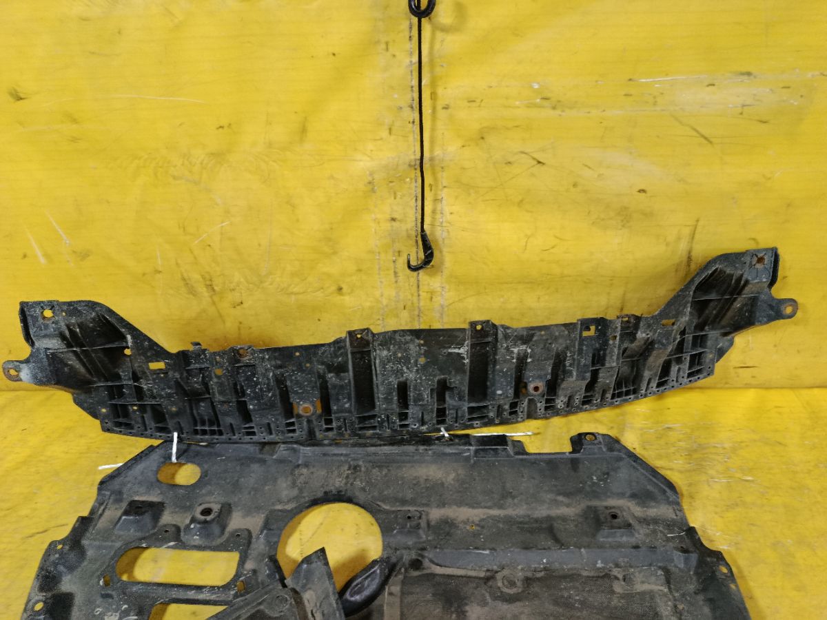 Защита двигателя 51410-76013, 52618-47010 на Toyota Prius ZVW30 2ZR-FXE Фото 3
