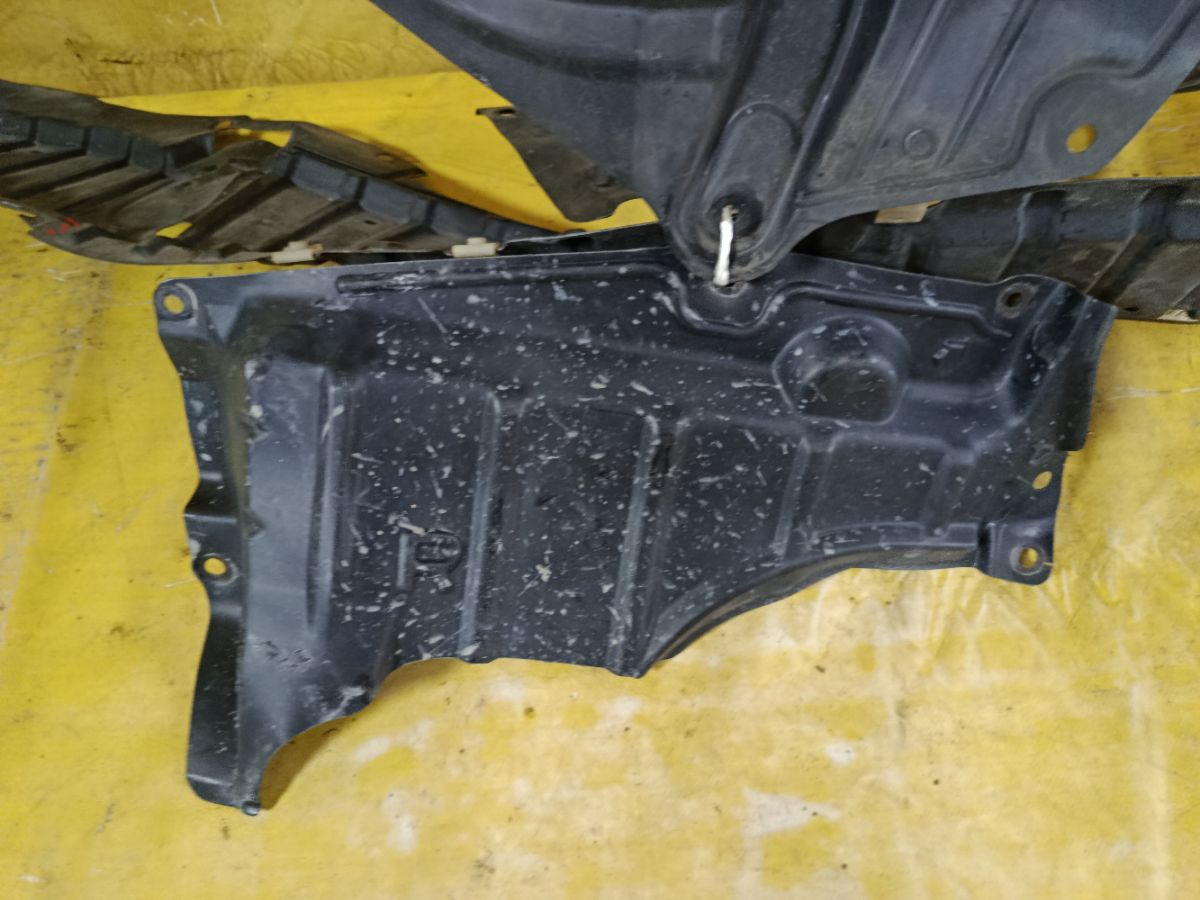 Защита двигателя 75892-WA000, на Nissan Liberty RM12 QR20DE Фото 4