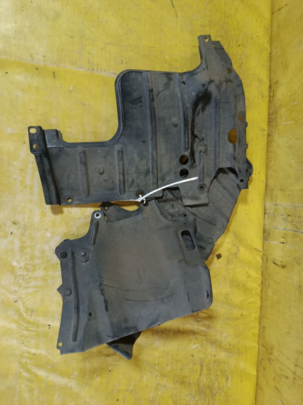 Защита двигателя MR539599, MR434771, MR434776 на Mitsubishi Lancer Cedia Wagon CS5W 4G93 Фото 2