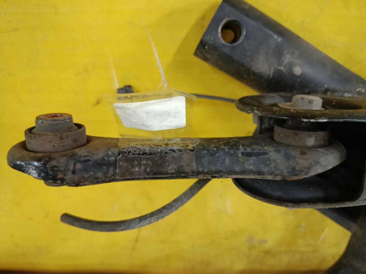 Балка подвески на Mitsubishi Delica D5 CV2W 4J11 Фото 2