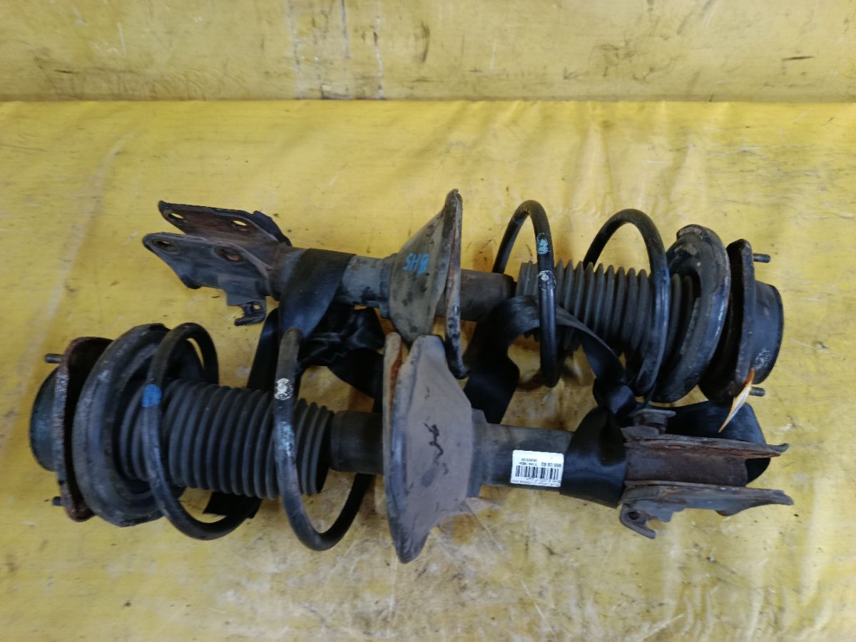 Стойка амортизатора на Subaru Legacy Wagon BH5 EJ202 Фото 1