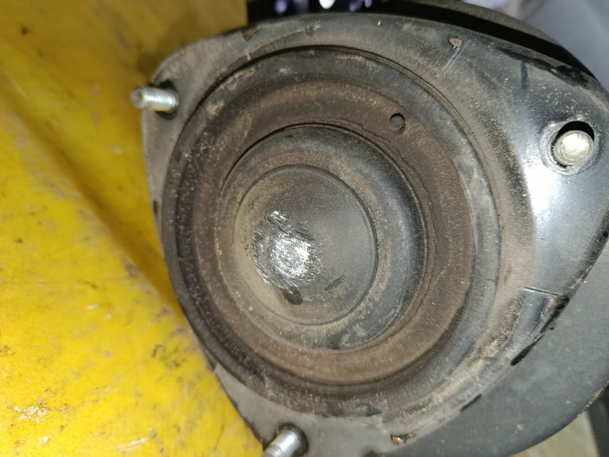Стойка амортизатора на Subaru Legacy Wagon BP5 EJ203 Фото 3