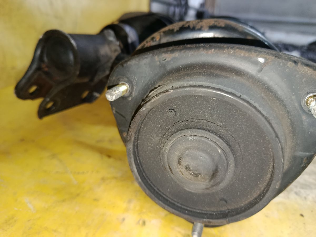 Стойка амортизатора на Subaru Impreza Wagon GF5 EJ18 Фото 3