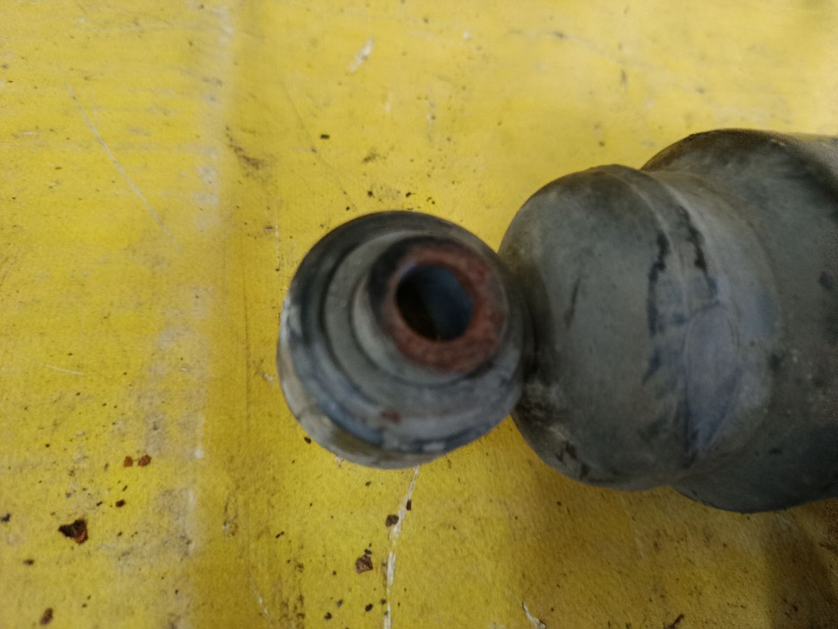 Стойка амортизатора 20365-AE021 на Subaru Legacy Lancaster BH9 EJ254 Фото 3