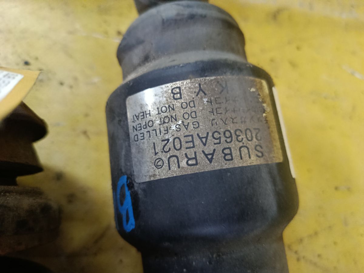 Стойка амортизатора 20365-AE021 на Subaru Legacy Lancaster BH9 EJ254 Фото 4