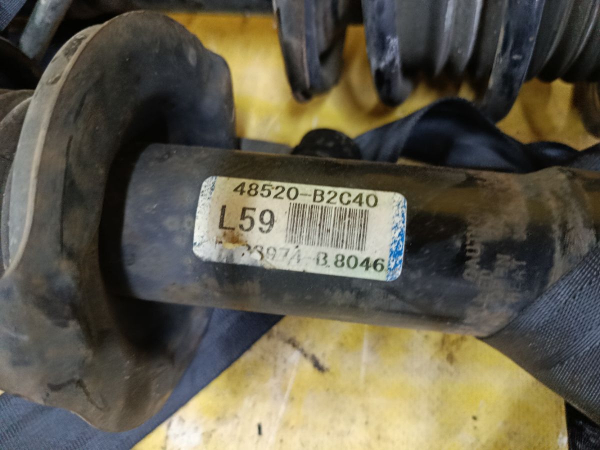 Стойка амортизатора 48520-B2C40 на Daihatsu Move LA110S KF-VE3 Фото 2