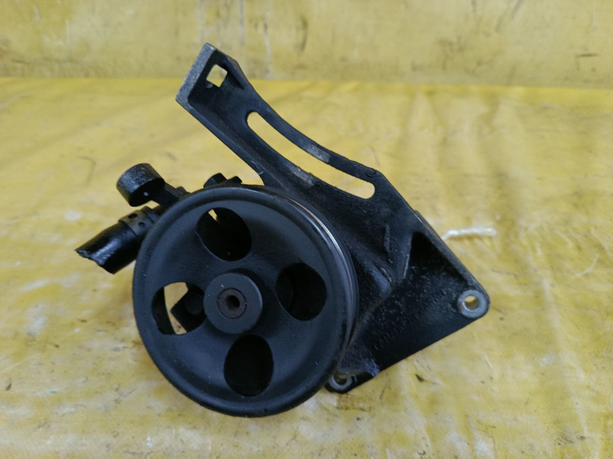 Насос гидроусилителя на Subaru Legacy Wagon BH5 EJ202 Фото 1