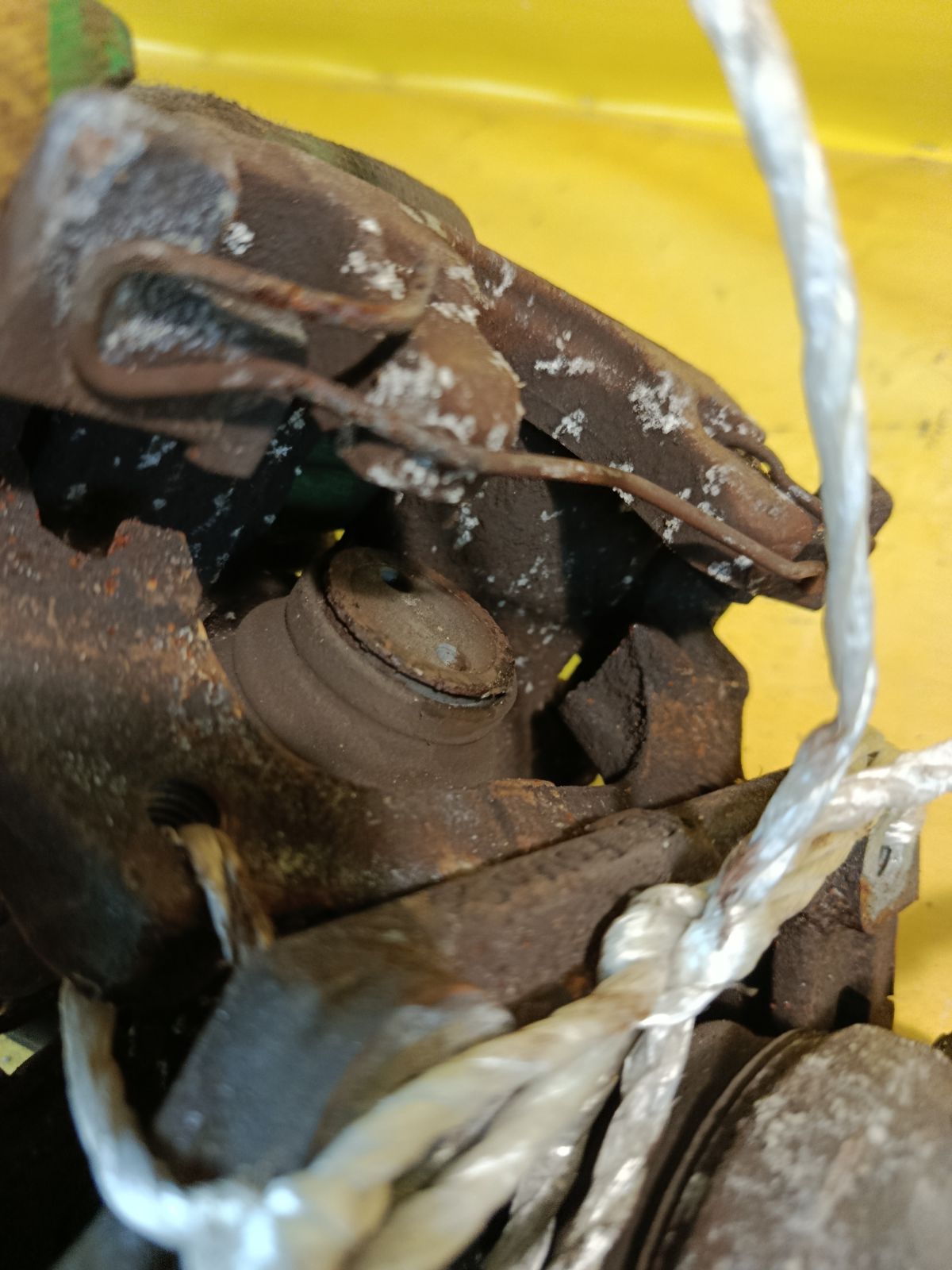 Суппорт на Volvo C30 MK Фото 3