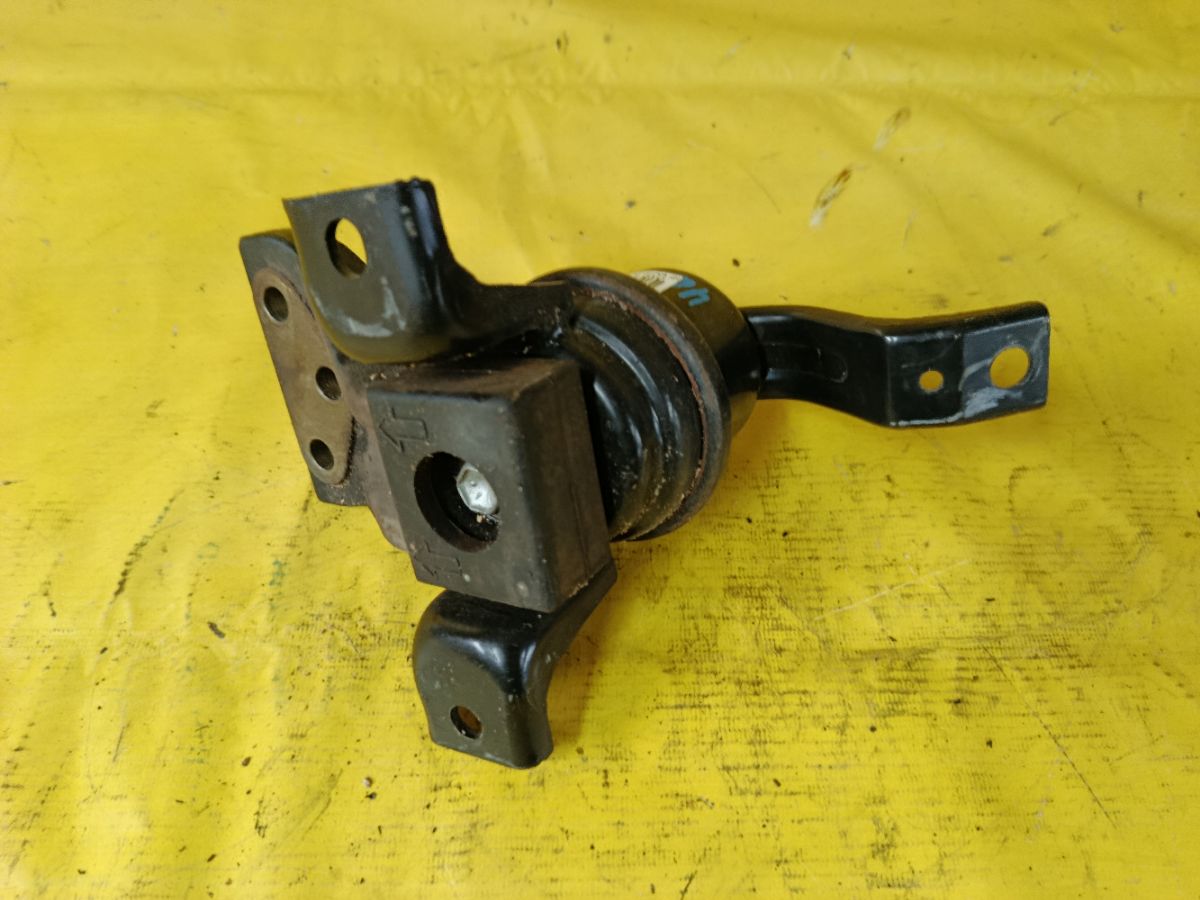 Подушка двигателя на Mitsubishi Lancer Cedia Wagon CS5W 4G93 Фото 2