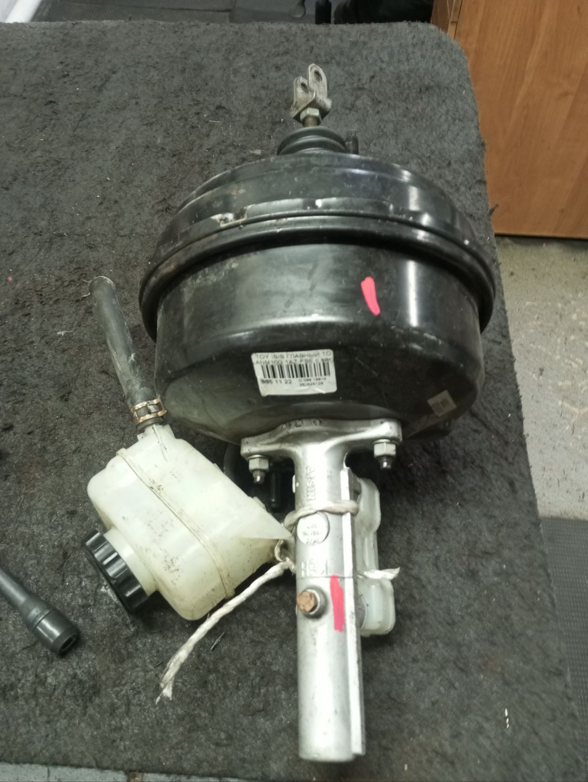 Главный тормозной цилиндр 47201-68010 на Toyota Isis ANM10G 1AZ-FSE Фото 5