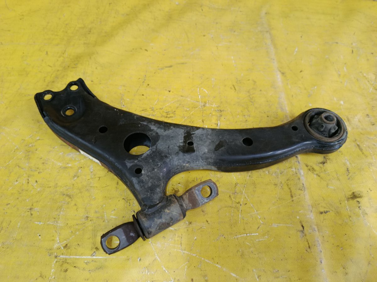 Рычаг 48069-58010, UQ-075-7307 на Toyota Alphard ANH15W 2AZ-FE Фото 3