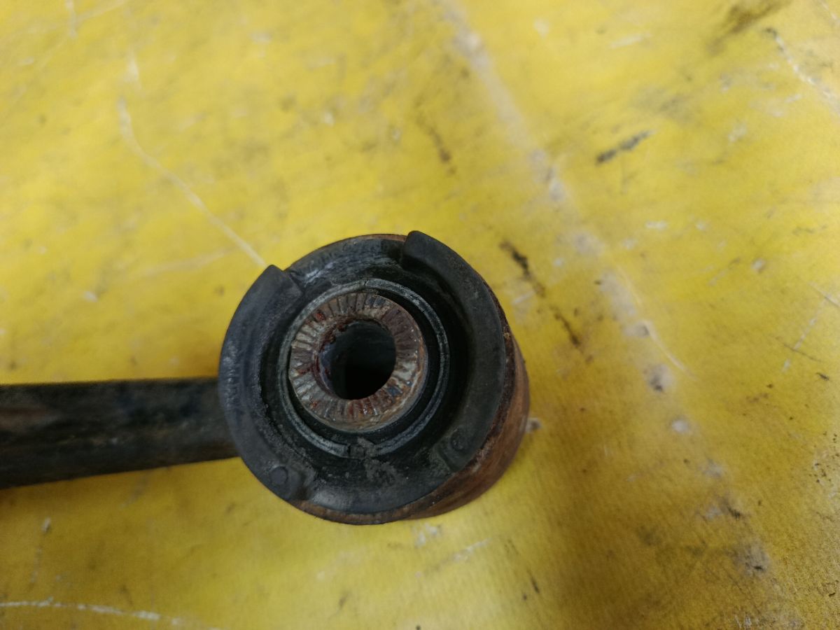 Рычаг 48068-22130, 48068-22140, UQ-075-8542 на Toyota GX100 1G-FE Фото 3