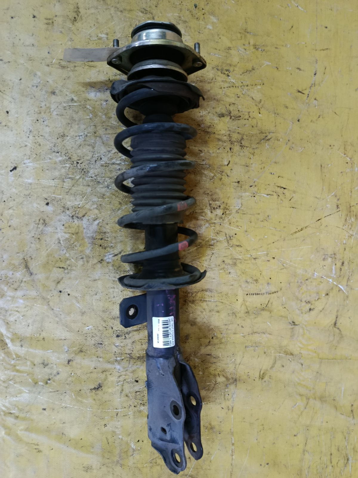 Стойка амортизатора 48520-B2D11 на Daihatsu Tanto LA600S KF-VE Фото 1