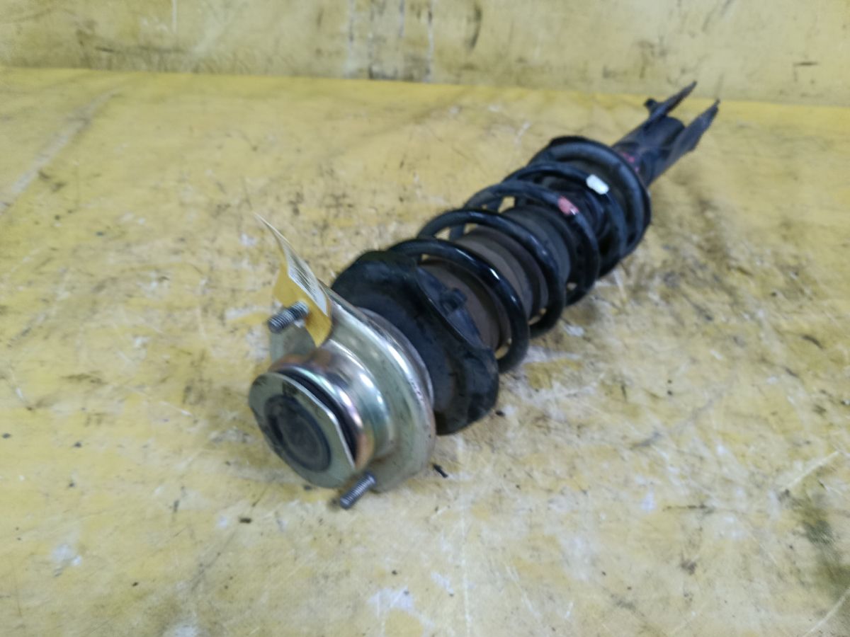 Стойка амортизатора 48520-B2D41 на Daihatsu Wake LA700S KF-VE Фото 2