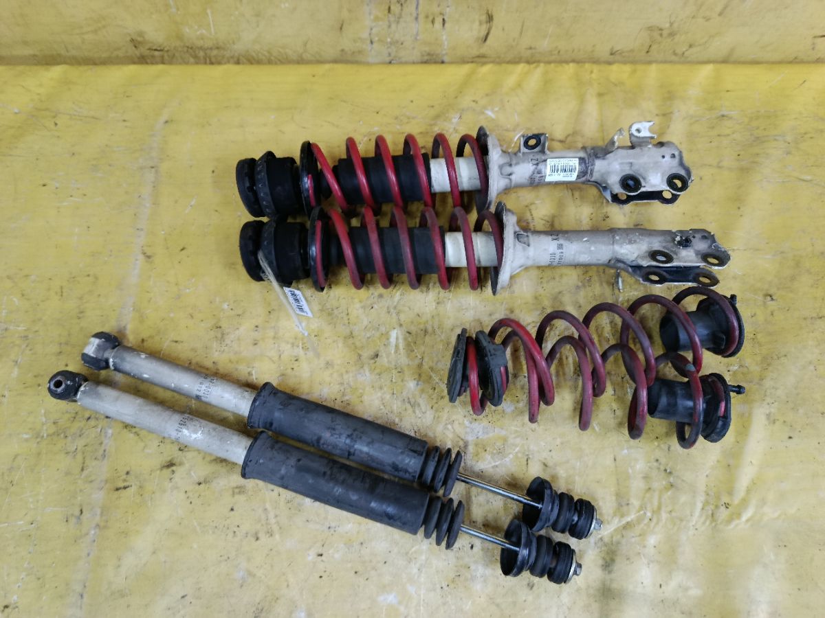 Стойка амортизатора 51620-T6R-0030, 51610-T6R-0030 на Honda N-Box JF1 S07A Фото 1